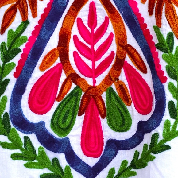 NWOT Asha Tunic W/Brightly Colored Embroidery - Picture 4 of 10